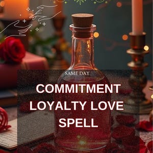 Puede incluir: Una botella de vidrio transparente con tapón de corcho, llena de líquido rojo, con la etiqueta "COMMITMENT LOYALTY LOVE SPELL". La imagen incluye velas, pétalos de rosa y el texto "SAME DAY."