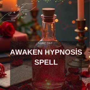 Può includere: Una bottiglia di vetro con tappo di sughero riempita di liquido rosso, con l'etichetta "AWAKEN HYPNOSIS SPELL". L'immagine include candele, petali di rosa e illustrazioni celesti, suggerendo un tema mistico.