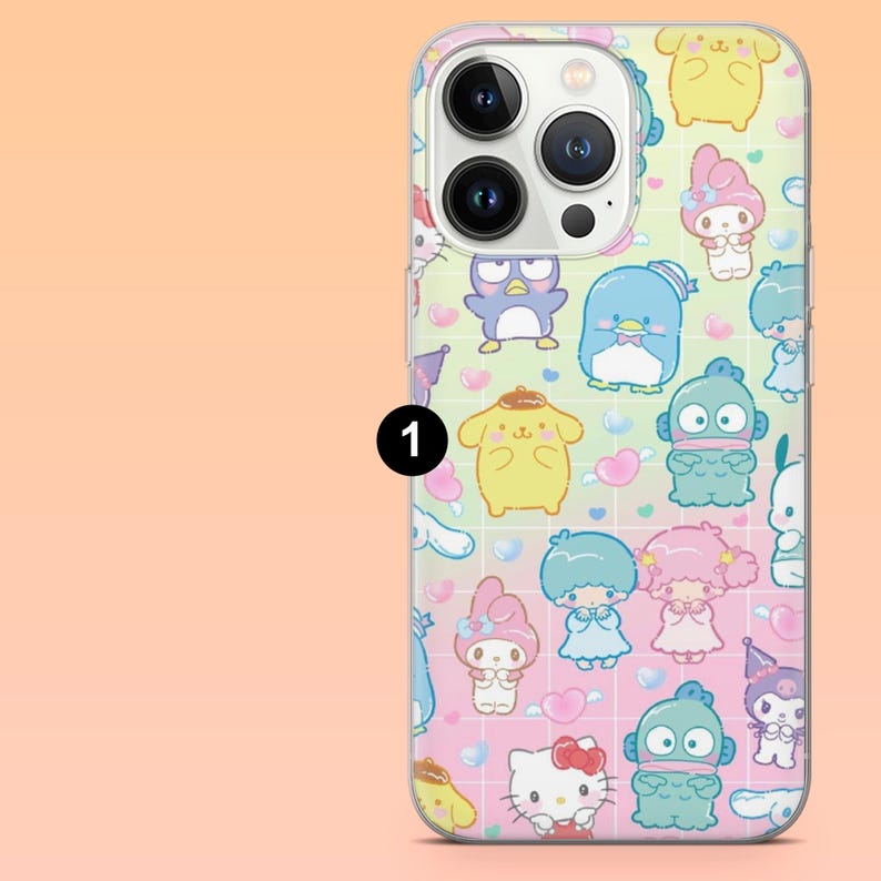 Puede incluir: Funda transparente para tel&eacute;fono con un patr&oacute;n colorido de personajes de dibujos animados. La funda tiene un fondo de cuadr&iacute;cula con tonos rosas, verdes y amarillos. Los personajes incluyen un ping&uuml;ino, un oso y Hello Kitty.