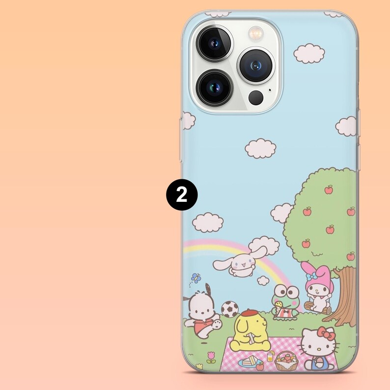 Puede incluir: Funda de tel&eacute;fono azul claro con una escena de picnic de dibujos animados, que incluye un &aacute;rbol, un arco&iacute;ris y varios personajes. La funda tiene un borde transparente y un recorte para la c&aacute;mara.