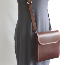 Leather Messenger Bag: Small Crossbody Bag with Adjustable Strap