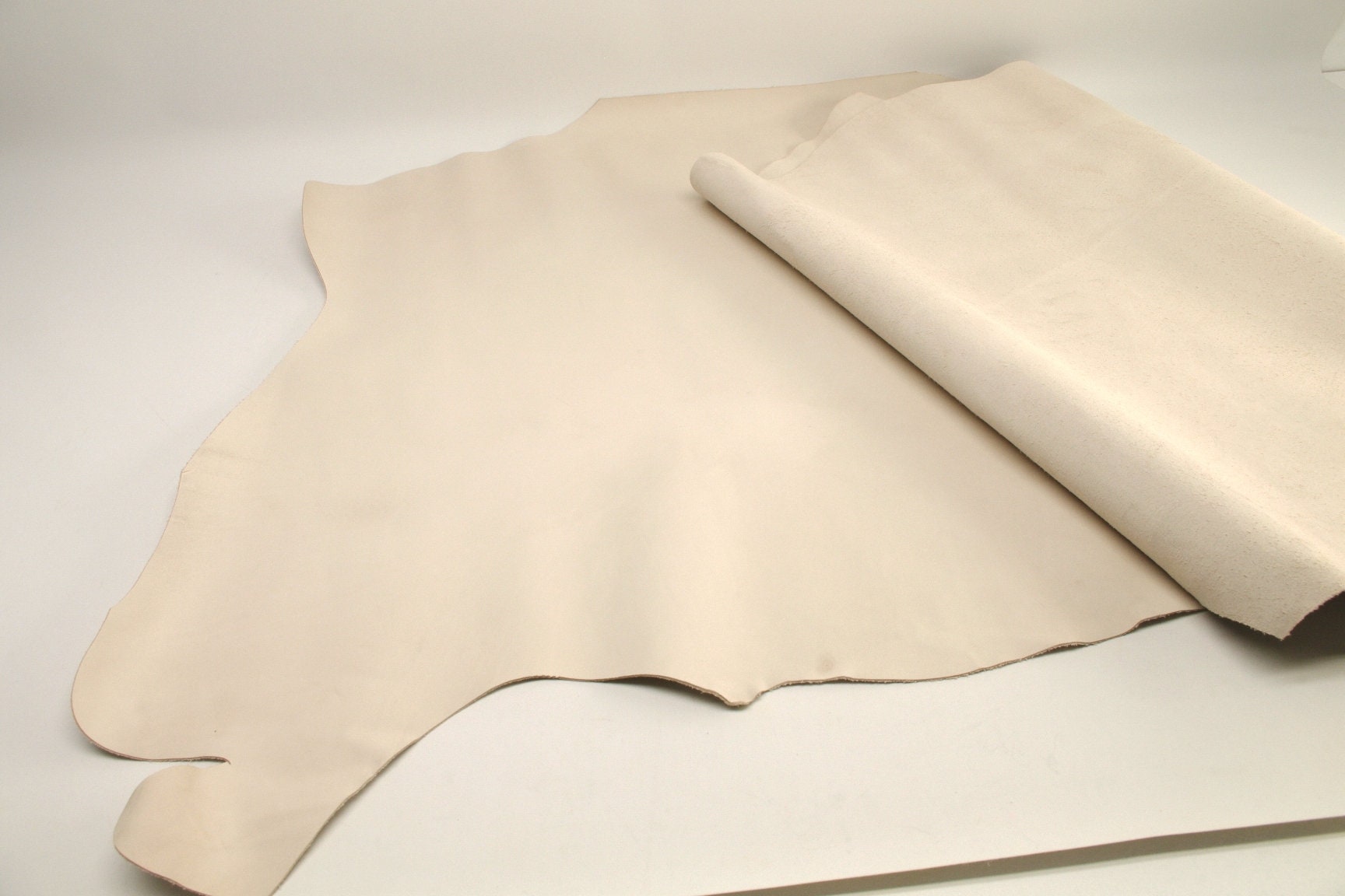 Veg Tanned Kip Leather Hides 23 oz Whole and Half Sides
