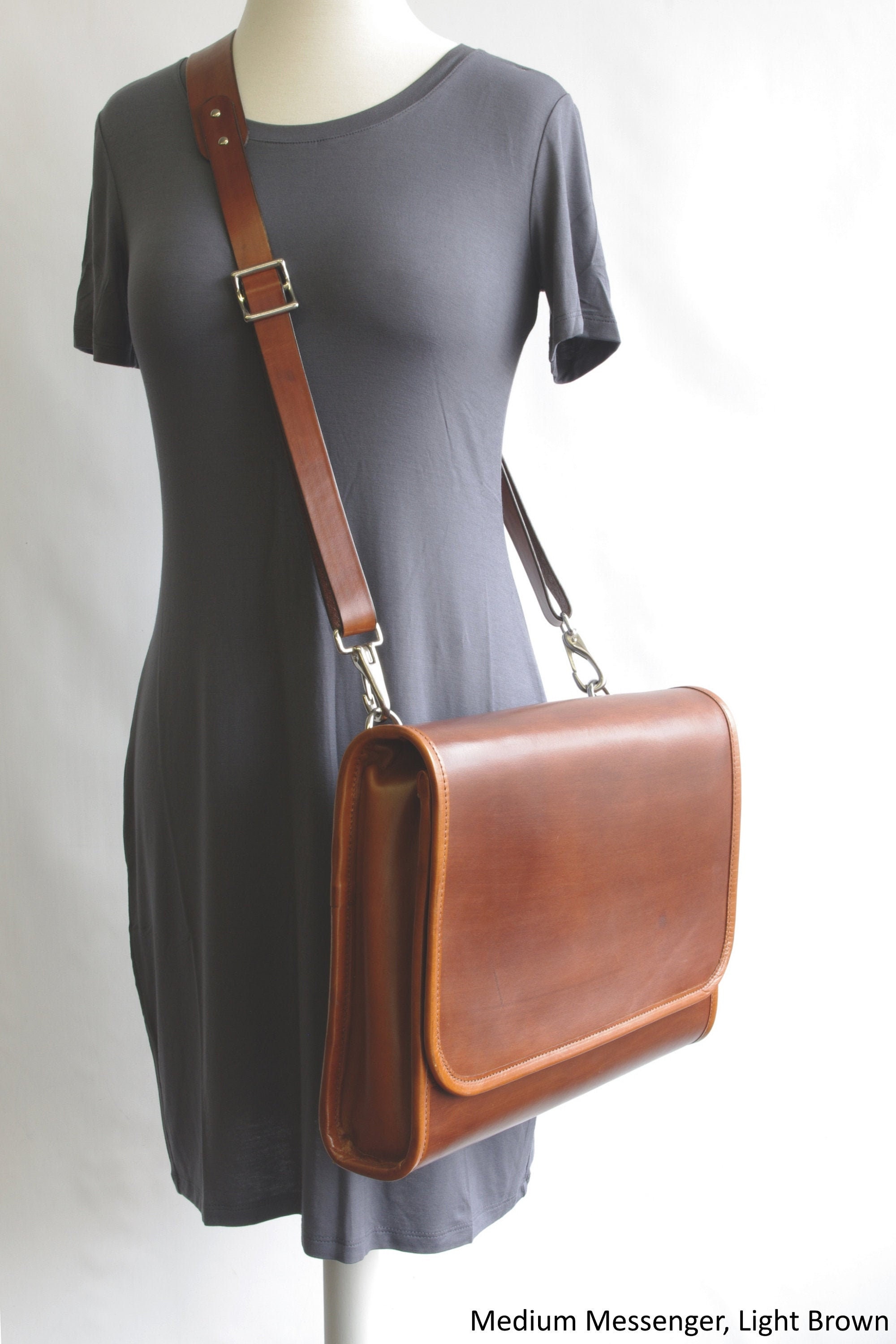 Medium Leather Messenger Bag v1