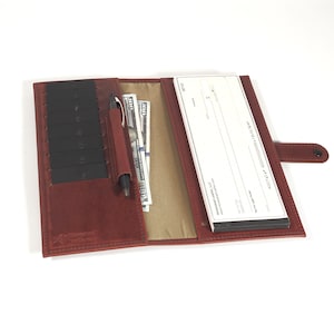 Leder SIDE TEAR Scheckbuch in BUSINESS-Größe: Optional personalisiertes Monogramm, Stift- und Kartensteckplätze