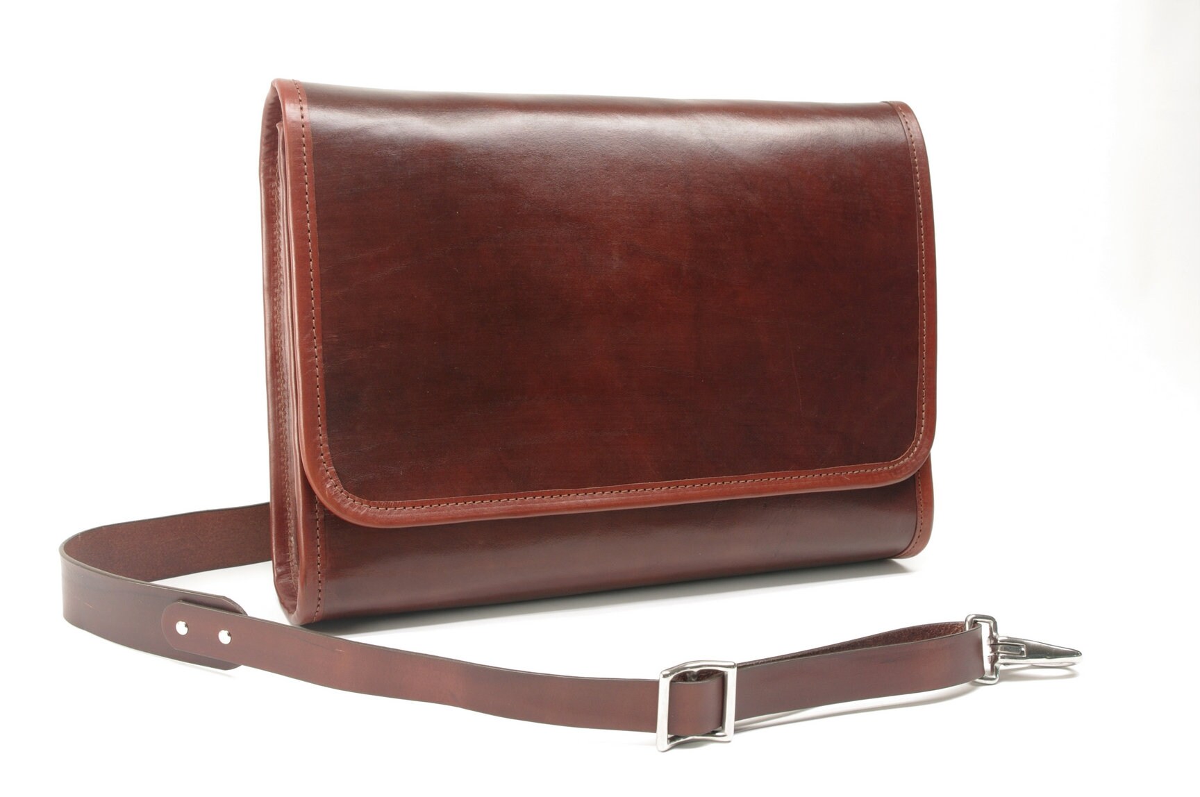 Medium Leather Messenger Bag v1