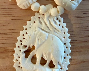 Vintage Carved Elephant Bead Necklace with Pendant – Ivory Tone Bone Necklace – Boho Statement Jewelry – Mid Century