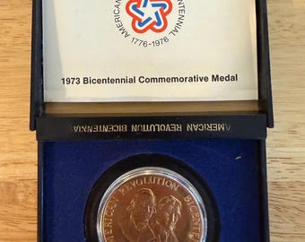 Medalla conmemorativa del Bicentenario de la Revolución Americana de 1973, bronce, Samuel Adams Patrick Henry, con estuche