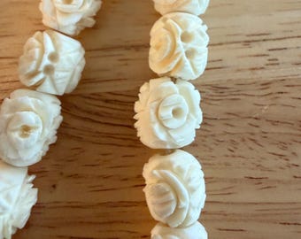 Vintage Carved Rose Bead Necklace – Ivory Tone Floral Bone Necklace – Mid Century Statement Jewelry