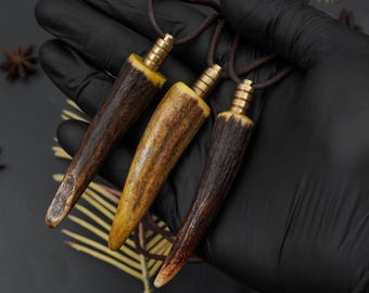 Collar con colgante de cuerno de ciervo natural hecho a mano, joyería rústica primitiva