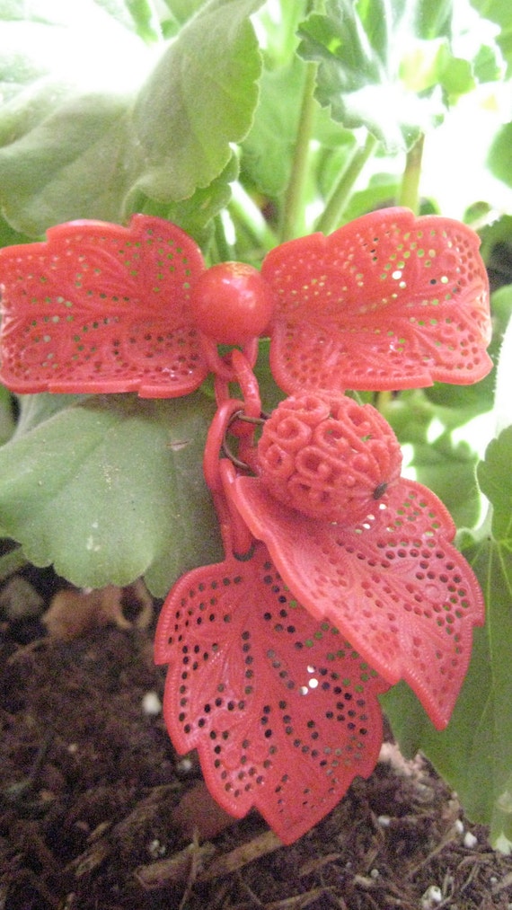 Celluloid Red Leaves Vintage Brooch Bakelite Era 3