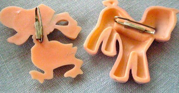 Figural Pins Horsey and Ducky Pink vintage plastic - image 3