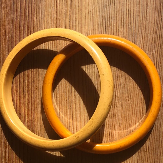 Bakelite Bangles Yellow Set Battered but Beautifu… - image 2
