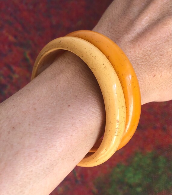 Bakelite Bangles Yellow Set Battered but Beautifu… - image 1