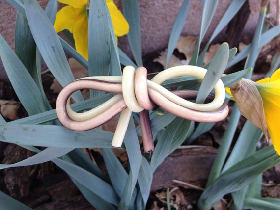 Brooch Celluloid 1930s Bow