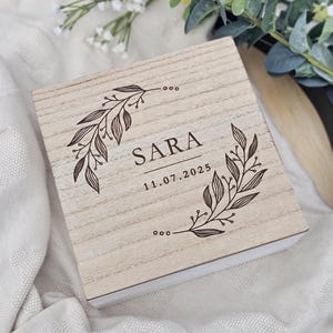 Caja de recuerdos de madera grabada personalizada / Caja de recuerdos para la habitación del bebé con nombre y fecha personalizados
