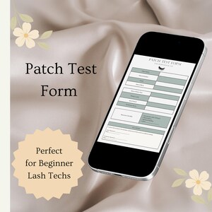 Peut inclure: Un smartphone affiche un "Formulaire de test de patch" pour les techniciennes en cils. L'écran présente un formulaire avec des sections pour les informations client et les détails du produit. Le téléphone est sur une surface satinée, avec du texte qui dit "Perfect for Beginner Lash Techs".