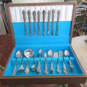 Oneida Stainless Steel Flatware &quot;Madison House&quot; In Case ~ Vintage 1976