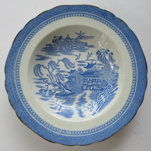 Blue Willow Salad Or Soup Bowl ~ Staffordshire England ~ 9&quot;w x 1 1/2&quot; deep