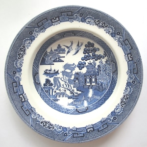 Blue Willow ~ Johnson Bros ~ England ~ Vintage ~ Soup/Salad Bowl ~ 8 1/4&quot; Diameter x 1 1/2&quot; Deep