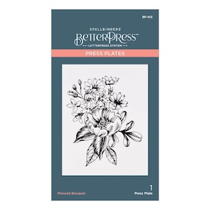 Peut inclure: Une illustration en noir et blanc d'un bouquet de fleurs pressées. L'image est intitulée "Pressed Bouquet" et fait partie du système de lettrage Betterpress de Spellbinders.