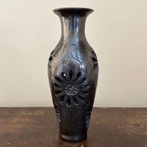 Vintage Oaxacan Barro Negro Vase, Signed Doña Rosa Oaxaca, Hand Carved Black Pottery, Pierced Floral Folk Art Decor