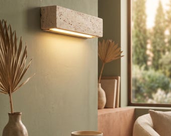 モダンな石造りの壁掛け照明 – 直線的なミニマルデザイン、柔らかな間接照明、現代的なホームデコレーション
