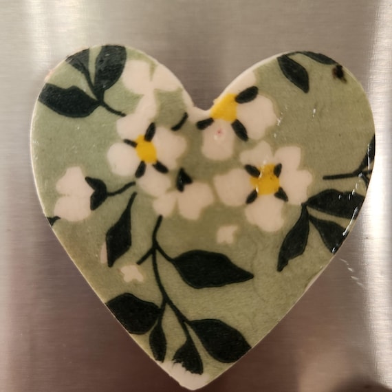 Heart Shaped Ceramic Magnet with Floral Design – Kitchen Decor