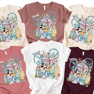 Könnte beinhalten: Eine Auswahl an kurzärmeligen T-Shirts in verschiedenen Farben, jedes mit einer farbenfrohen Grafik von Disney-Figuren und dem Wort "EPCOT" mit dem Text "Since 1982". Jedes Shirt hat einen anderen Namen aufgedruckt.