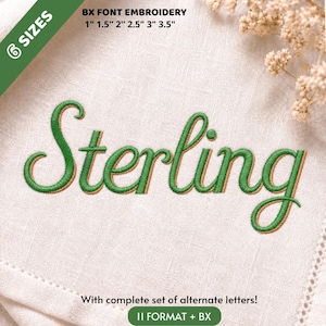 Op de afbeelding: Een borduurontwerp met het woord Sterling in een groen cursief lettertype met een beige omlijning op witte stof. De tekst bevat BX FONT EMBROIDERY, 6 SIZES, 2,54 cm, 3,81 cm, 5,08 cm, 6,35 cm, 7,62 cm, 8,89 cm, With complete set of alternate letters! 11 FORMAT + BX.