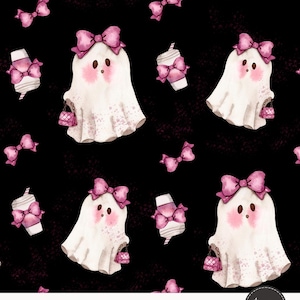 Pode incluir: Um padrão sem costuras num fundo preto com fantasmas brancos com laços cor-de-rosa, bochechas cor-de-rosa e pequenas malas cor-de-rosa, intercalados com laços cor-de-rosa e copos de café brancos com laços. O texto diz Seamless patterns 12x12 inch.