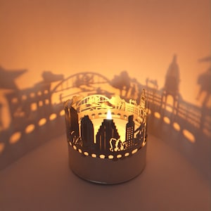 Austin Skyline Shadow Play: Mesmerizing Souvenir Candle Attachment, Silhouette of Austin Landmarks - Perfect Gift for Austin Fans!