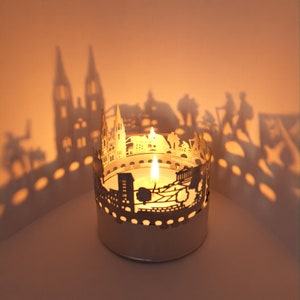 Regensburg Skyline Shadow Play - Accesorio de vela cautivador para un recuerdo impresionante - Regalo perfecto para los fanáticos de Regensburg