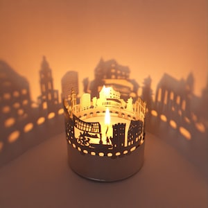 Heilbronn Skyline Shadow Play - Lantaarnkaarsbevestiging | Prachtig souvenircadeau voor Heilbronn-fans - Creëert een betoverend kamerdecor