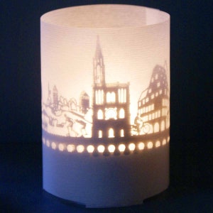 Tubo de regalo del horizonte de Estrasburgo: vela de juego de sombras con monumentos icónicos - Recuerdo para los fans de Estrasburgo