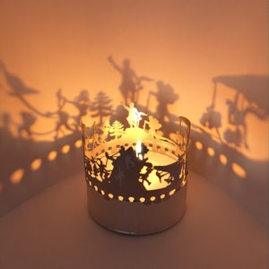 Free Climbing Schattenspiel: Kerzenaufsatz mit Silhouette-Motiven für atemberaubende Raumprojektionen - Das ideale Geschenk!