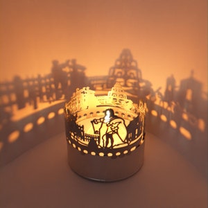 Versailles Skyline Schattenspiel – Elegantes Kerzenaufsatz Souvenir mit historischer Silhouette für Fans von Kunst und Geschichte