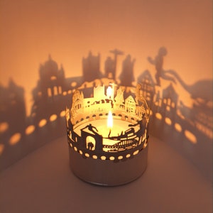 Neuss Skyline Shadow Play: Lampion ze świecą - hipnotyzująca projekcja sylwetkowa - idealna pamiątka dla fanów Neuss!