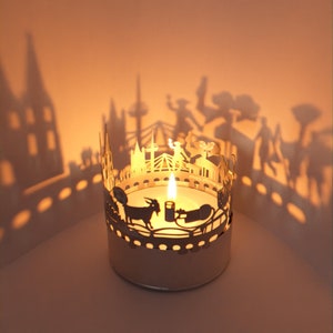 Jeux d'ombres sur la ligne d'horizon de Cologne : décoration de bougie exquise - Créez une atmosphère de pièce époustouflante avec la silhouette emblématique de l'eau de Cologne