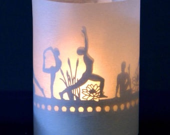 Yoga Gift Tube Shadow Play Candle - Rustig Motief Silhouet Projectie voor Mindful Ambiance - Perfect cadeau voor yogaliefhebbers