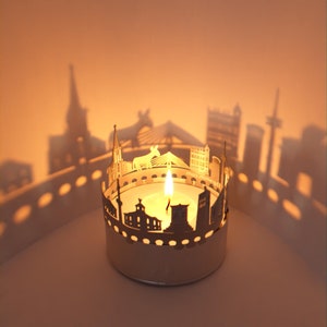 Wesel Skyline Shadow Play - Lantaarnkaarsopzetstuk | Creëert een prachtig silhouet van Wesel - perfect souvenir voor Wesel-fans!