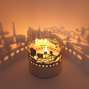 Wolfsburg Skyline Schattenspiel - Kerzenaufsatz zur Projektion der Wolfsburg-Silhouette - Tolles Souvenir für jeden Wolfsburg Fan