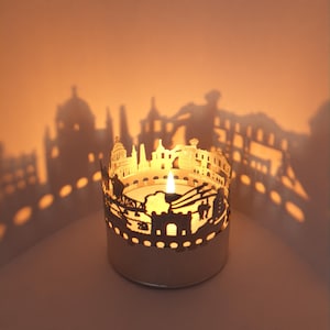 Potsdam Skyline Shadow Play: accesorio de vela único, proyección de silueta, recuerdo ideal para entusiastas de Potsdam y amantes de los viajes.