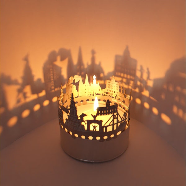 Savannah Skyline Shadow Play: Mesmerizing Candle Attachment, Beautiful Souvenir for Savannah Fans - Captivating Light Display!