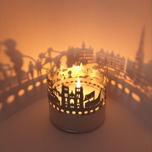 Brüssel Skyline Schattenspiel: Kerzenaufsatz mit projizierter Silhouette - Perfektes Souvenir & Geschenk für Brüssel-Fans!