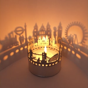 London Skyline Shadow Play: Beautiful Candle Attachment, Souvenir for London Fans - Captivating Silhouette Projection