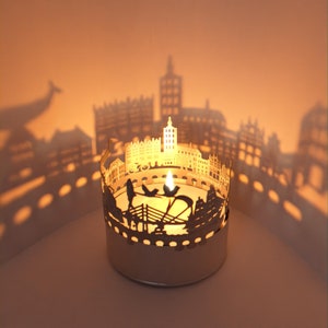 Juego de sombras de Stralsund Skyline: Accesorio de vela de farol para una impresionante silueta de ciudad - ¡Regalo de recuerdo perfecto para los fanáticos de Stralsund!