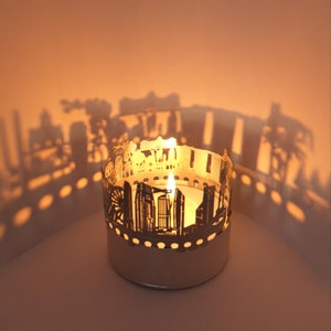 Schaduwspel Singapore Skyline: Betoverende kaarsbevestiging, iconische monumenten, perfecte souvenir voor Singapore-fans!