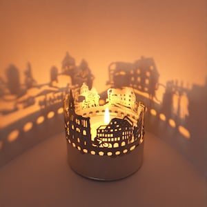 Strasbourg Skyline Shadow Play - Recuerdo fascinante del espectáculo de luces para los fanáticos de Strasbourg - Accesorio de vela cautivador