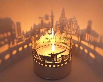 Glasgow Skyline Shadow Play - Betoverende souvenirkaarsbevestiging voor stadsfans - Perfect Schots cadeau!