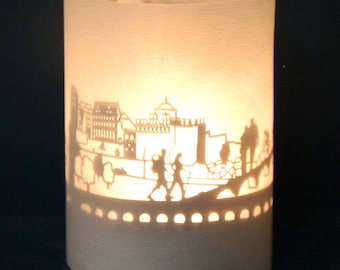 Heidelberg Skyline Gift Tube Shadow Play - Captivating Candle with Silhouette Projection, Perfect Souvenir for Heidelberg Fans!